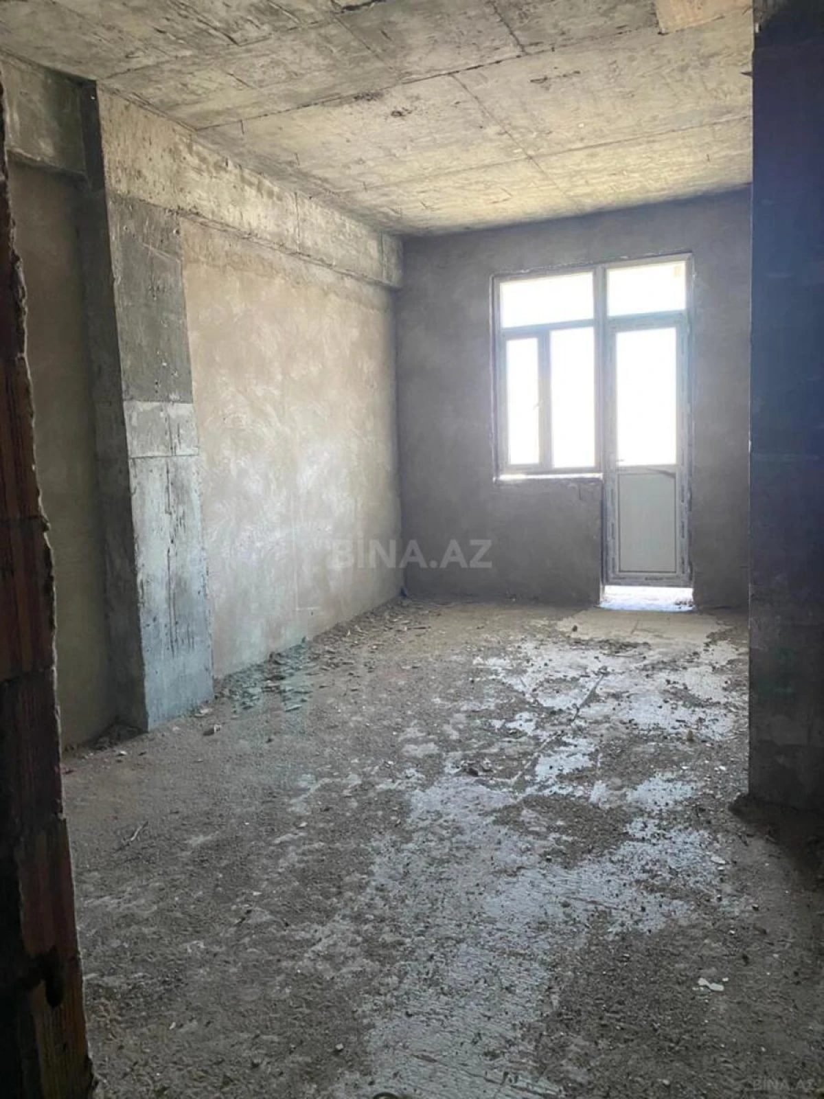 Satılır 4 otaqlı mənzil 210 m²