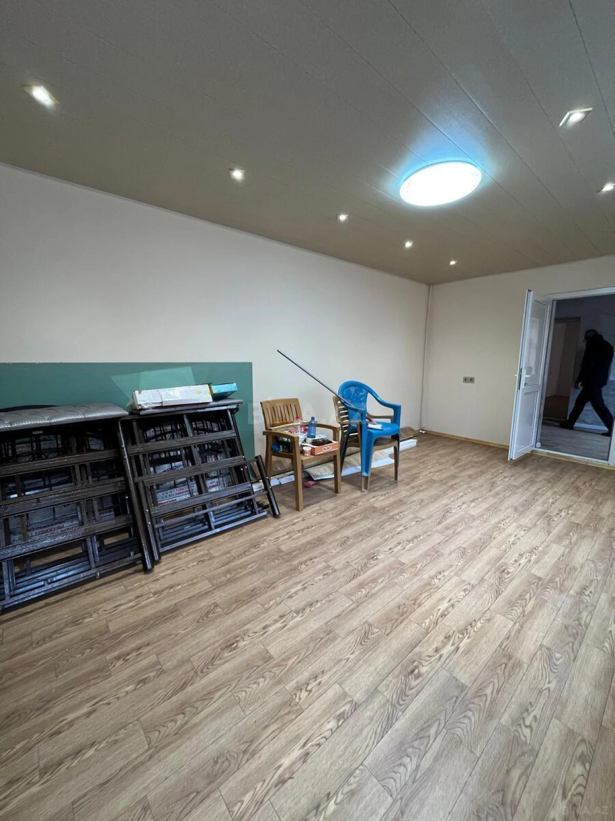 Kirayə verilir 8 otaqlı ofis 235 m²