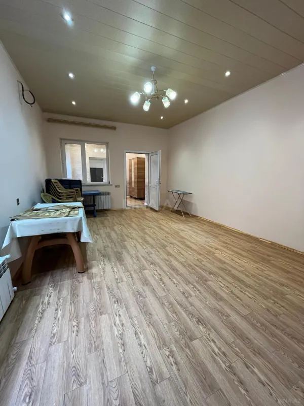 Kirayə verilir 8 otaqlı ofis 235 m²