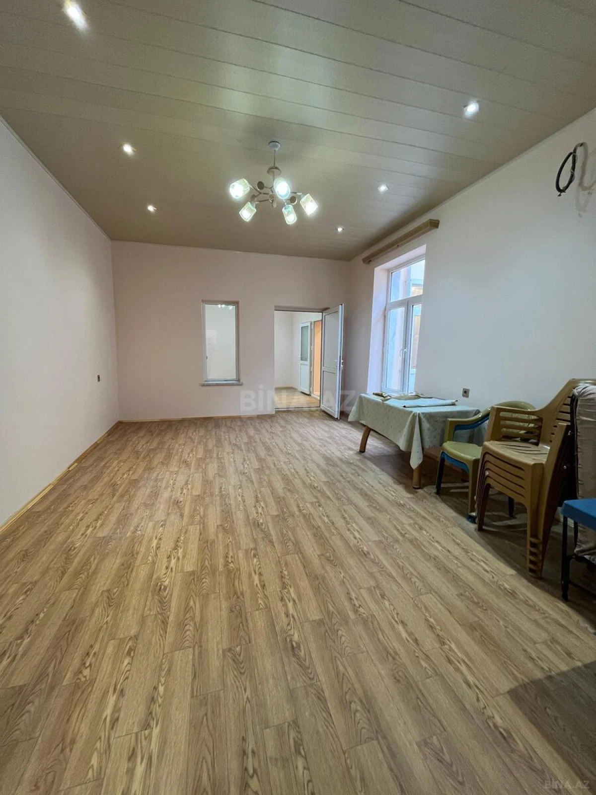 Kirayə verilir 8 otaqlı ofis 235 m²