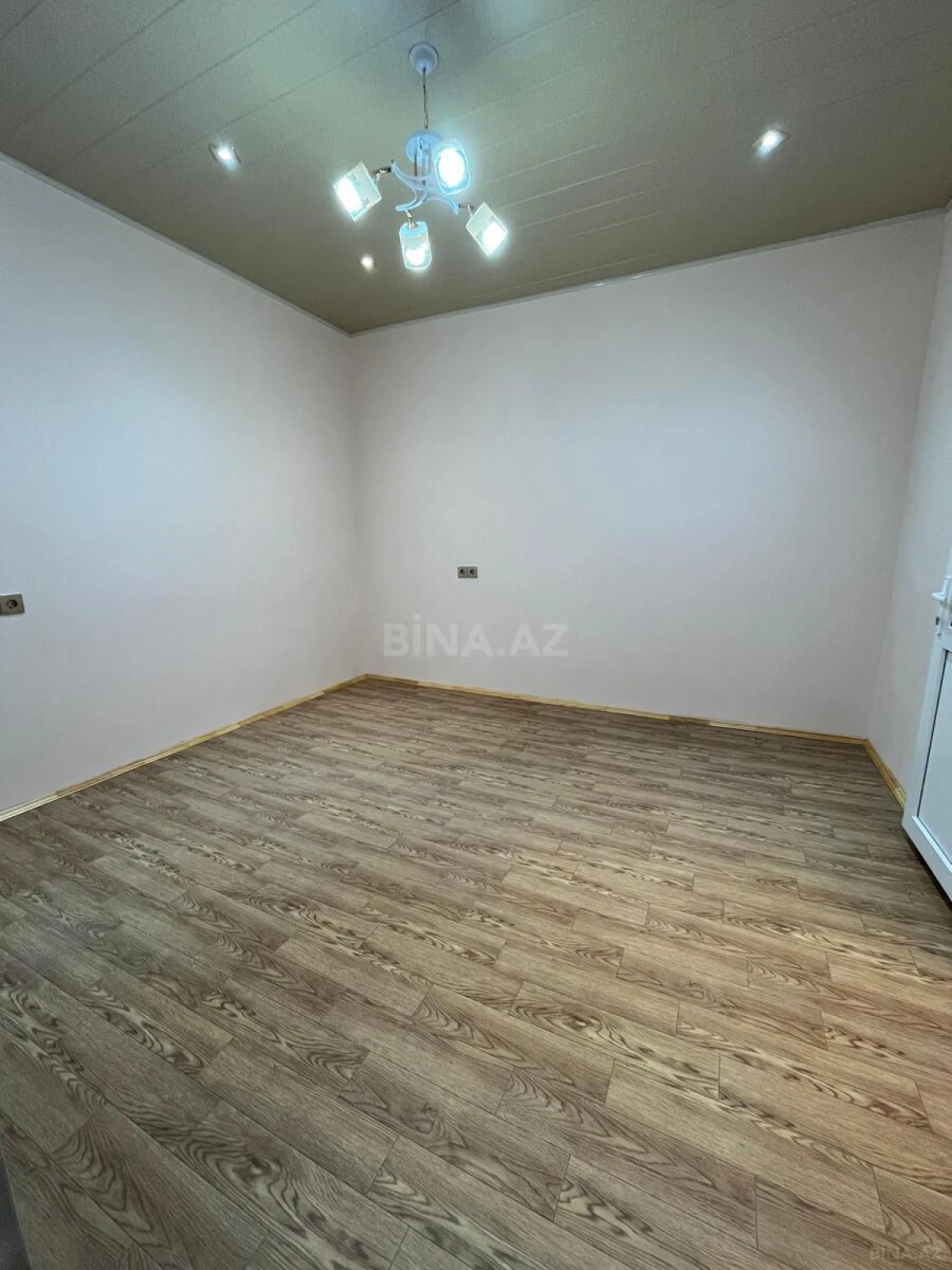 Kirayə verilir 8 otaqlı ofis 235 m²