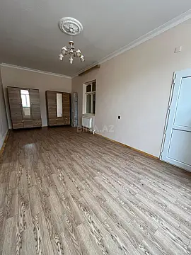 Kirayə verilir 8 otaqlı ofis 235 m²