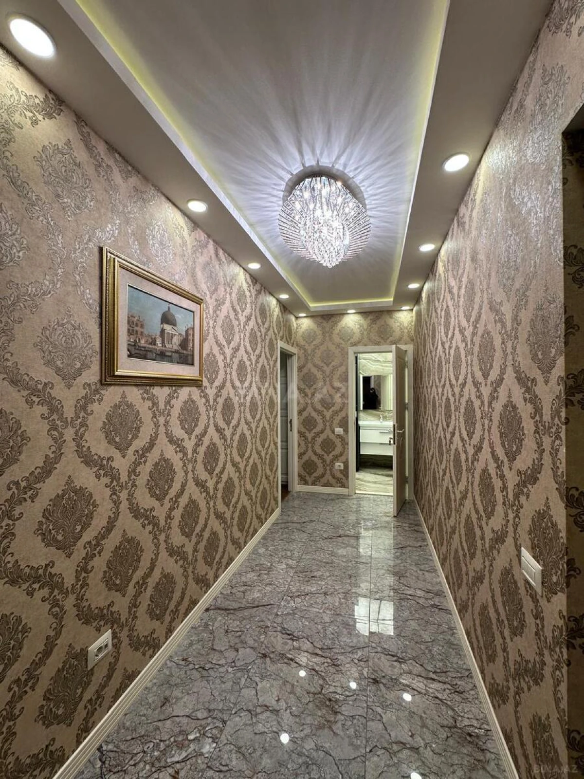 Satılır 2 otaqlı mənzil 106 m²