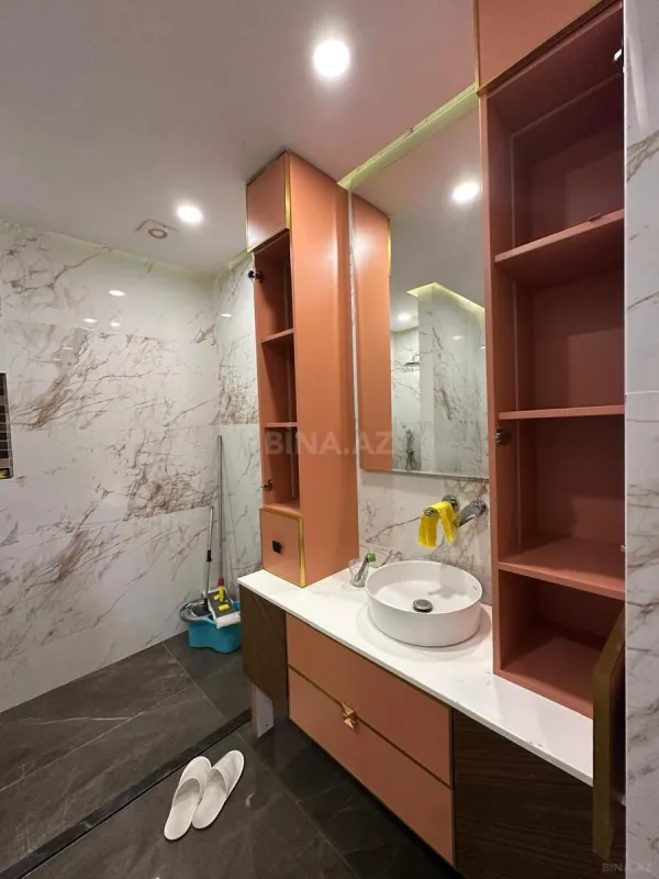 Satılır 2 otaqlı mənzil 106 m²