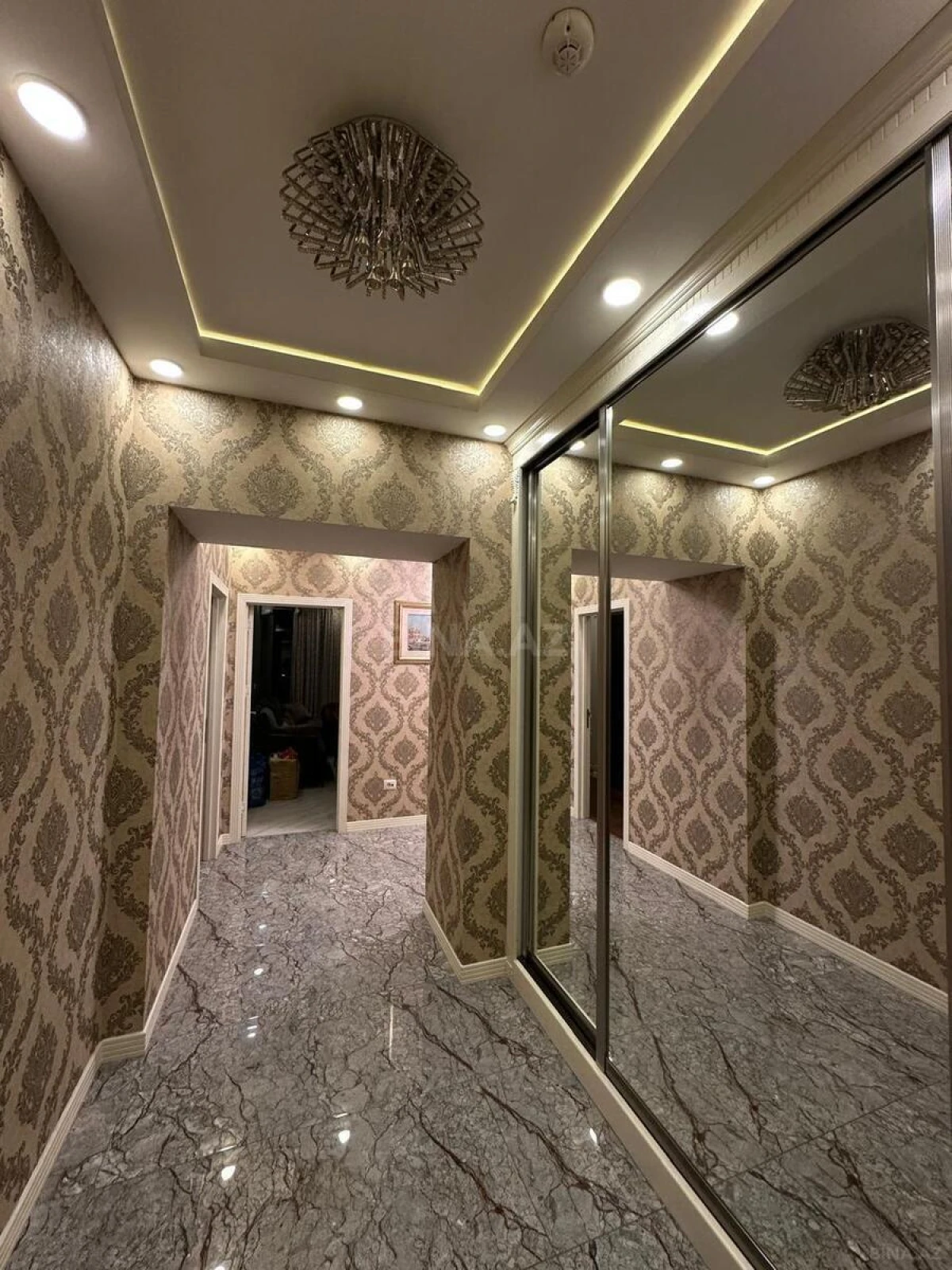 Satılır 2 otaqlı mənzil 106 m²