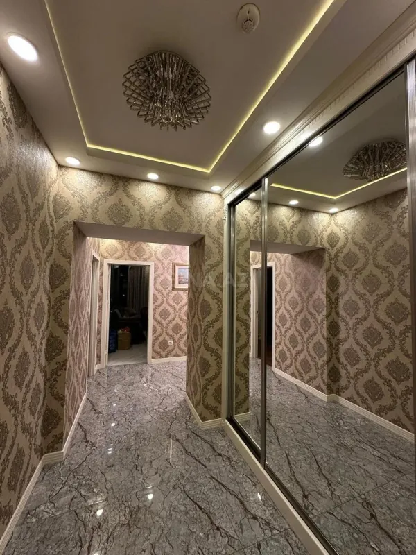 Satılır 2 otaqlı mənzil 106 m²