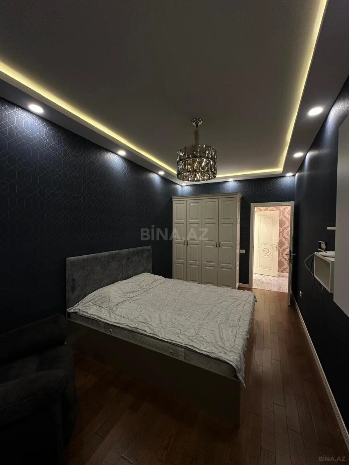Satılır 2 otaqlı mənzil 106 m²