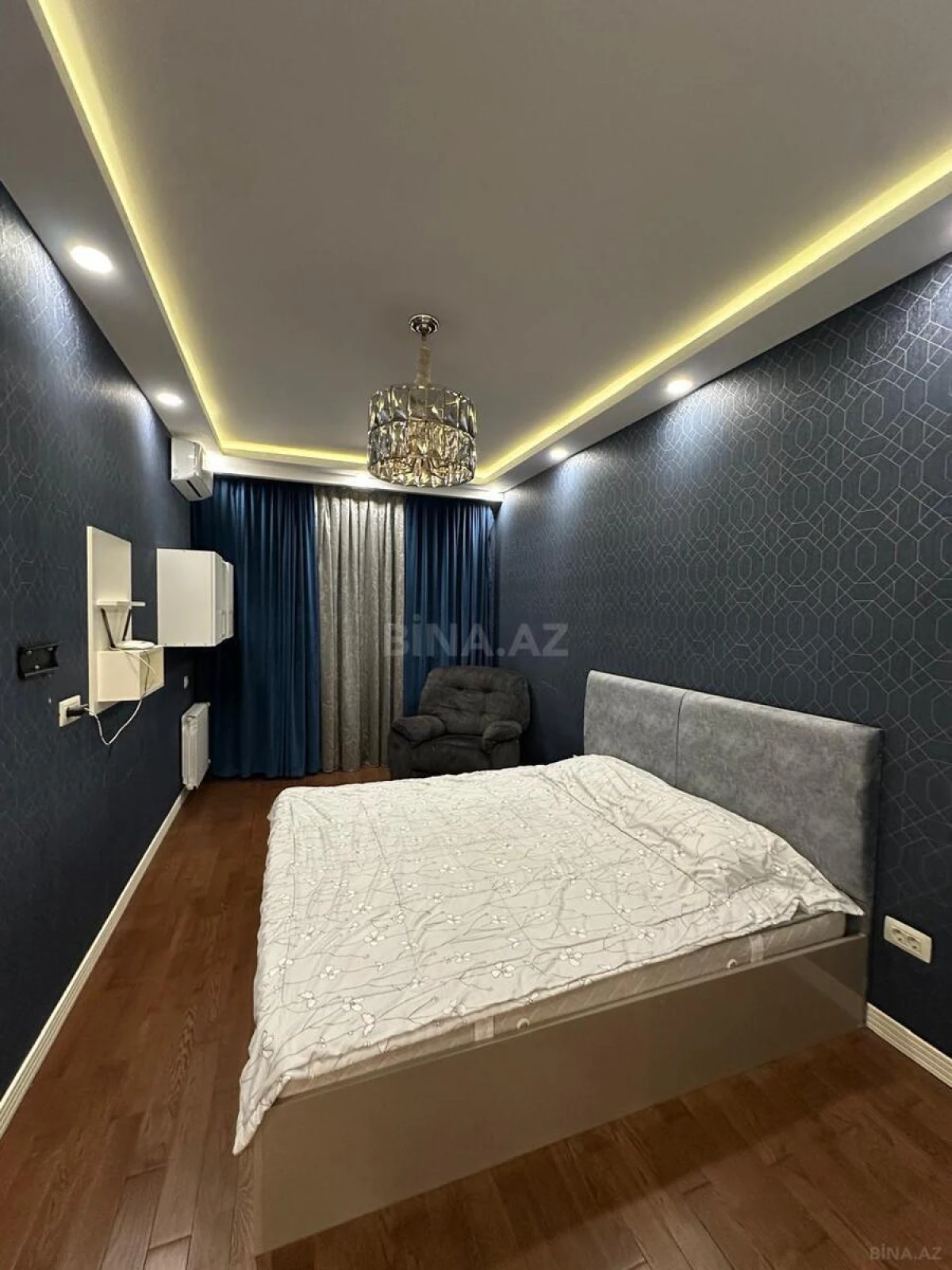 Satılır 2 otaqlı mənzil 106 m²
