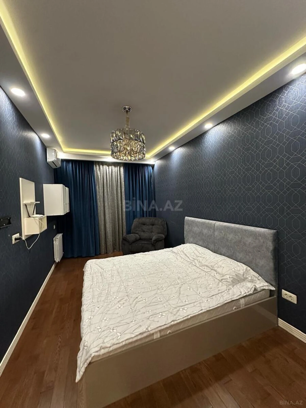 Satılır 2 otaqlı mənzil 106 m²