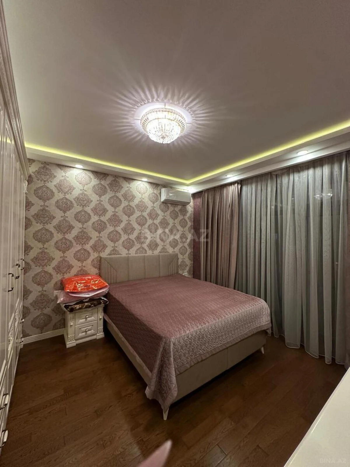 Satılır 2 otaqlı mənzil 106 m²