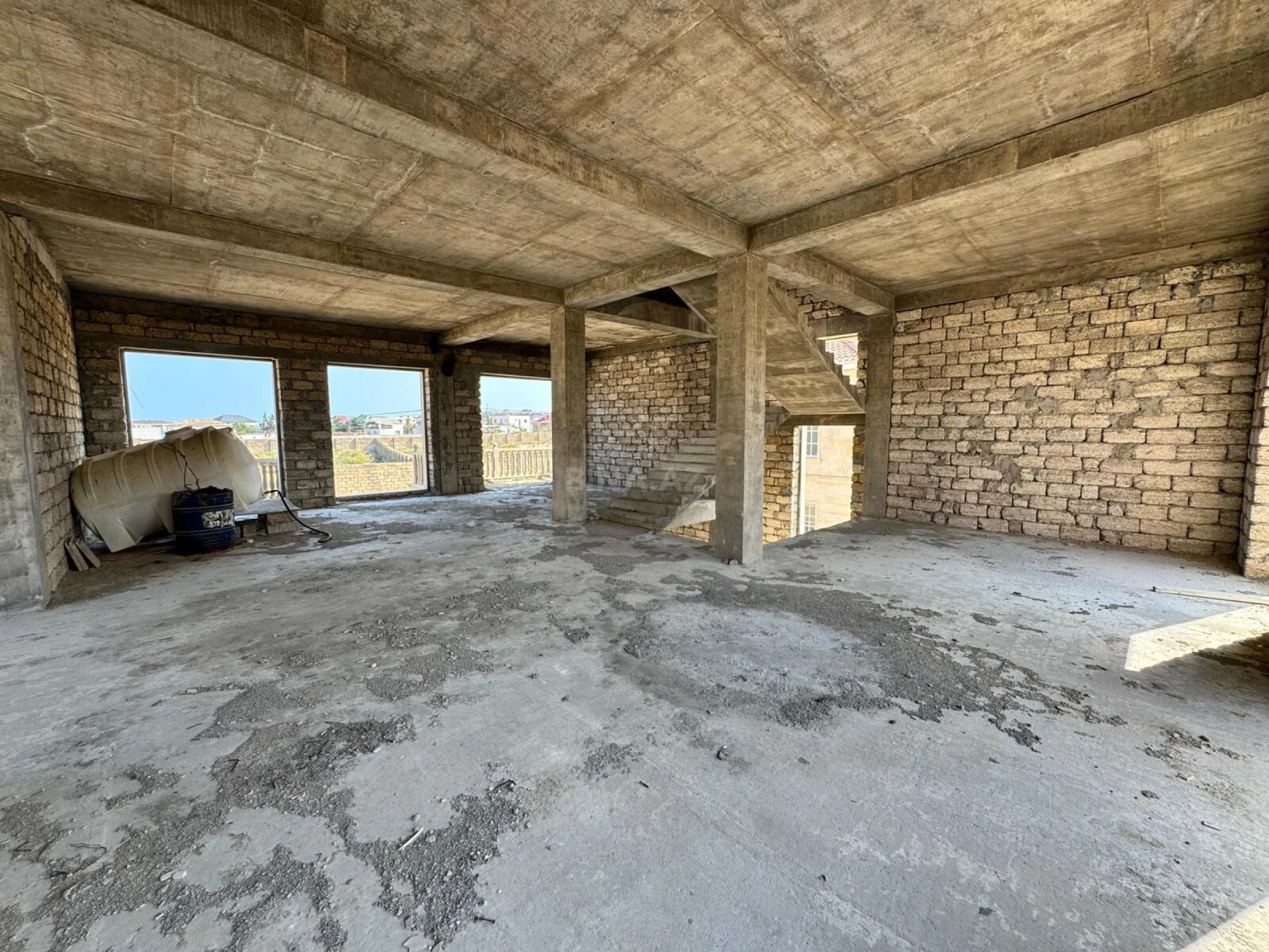 Satılır 10 otaqlı həyət evi 430 m²