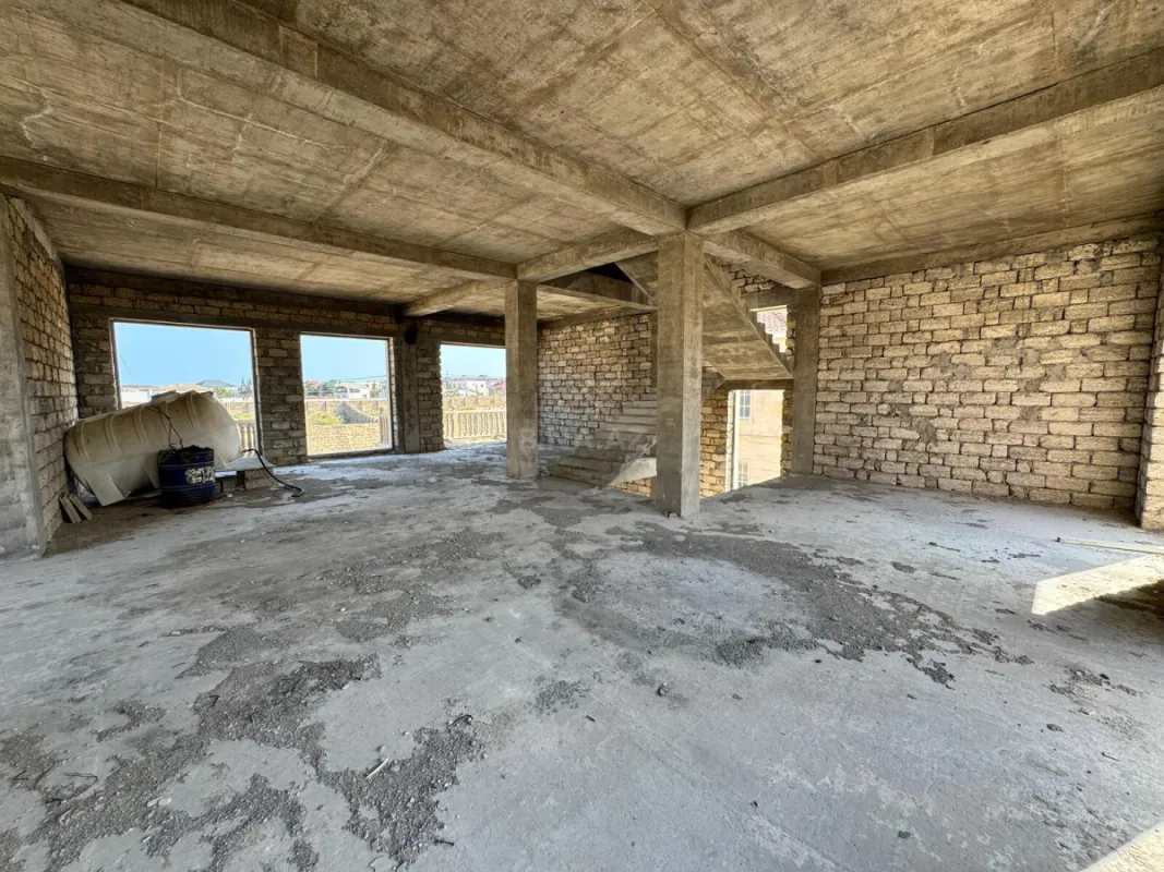 Satılır 10 otaqlı həyət evi 430 m²