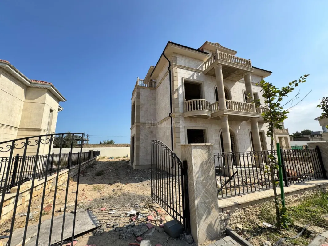 Satılır 10 otaqlı həyət evi 430 m²