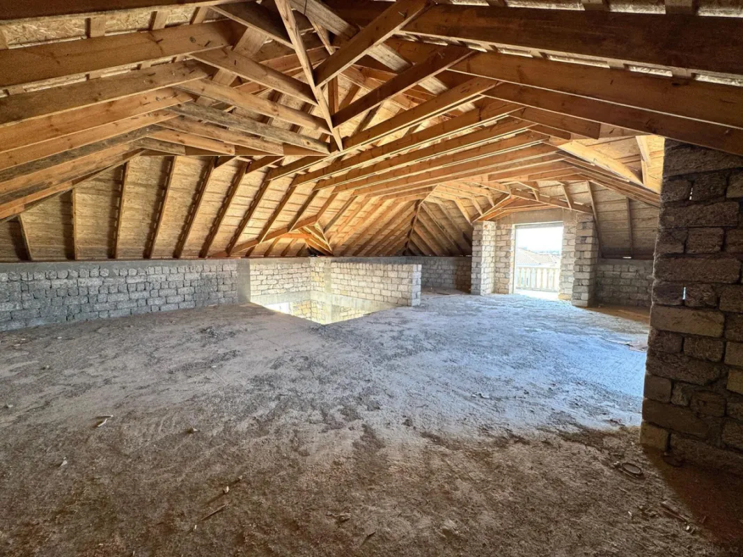 Satılır 10 otaqlı həyət evi 430 m²