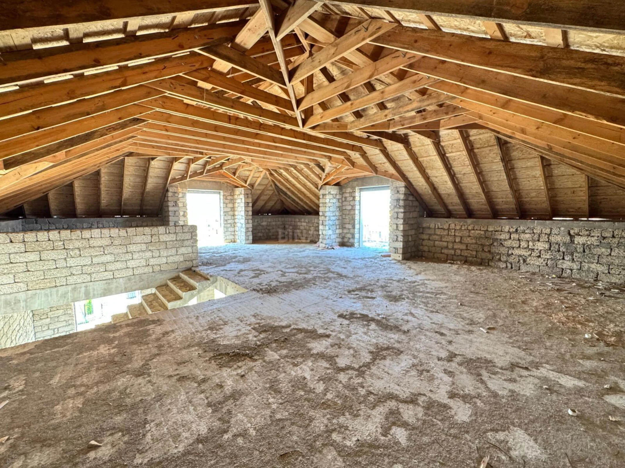 Satılır 10 otaqlı həyət evi 430 m²