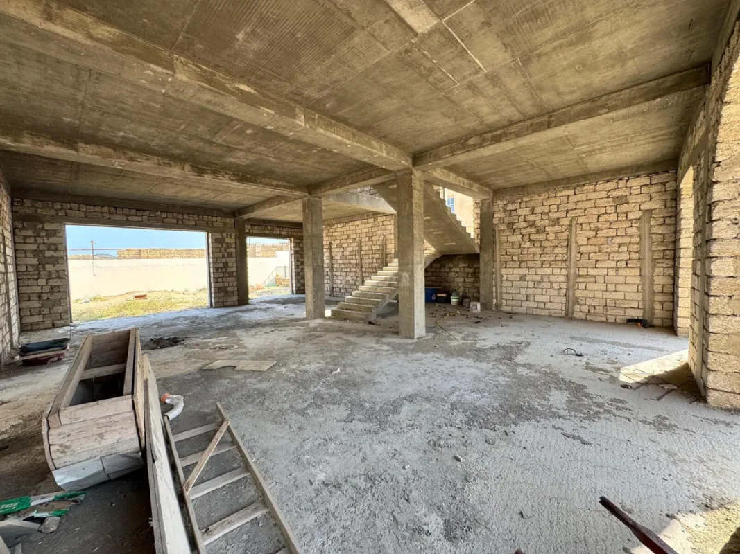 Satılır 10 otaqlı həyət evi 430 m²