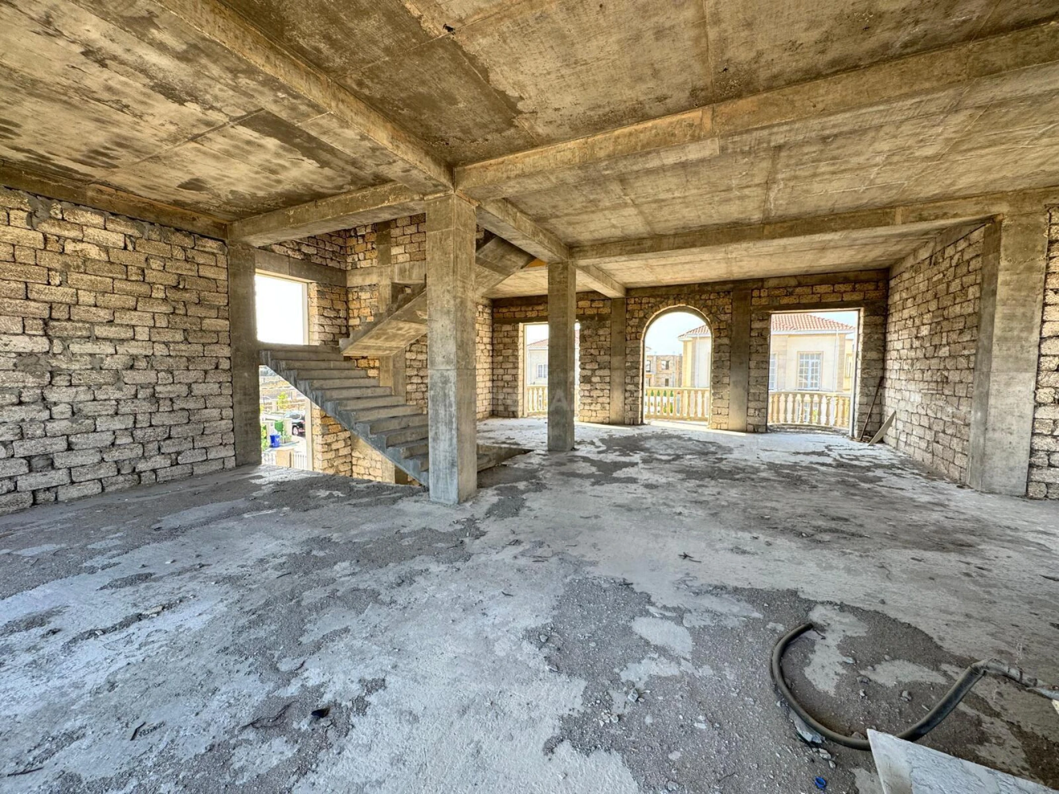 Satılır 10 otaqlı həyət evi 430 m²