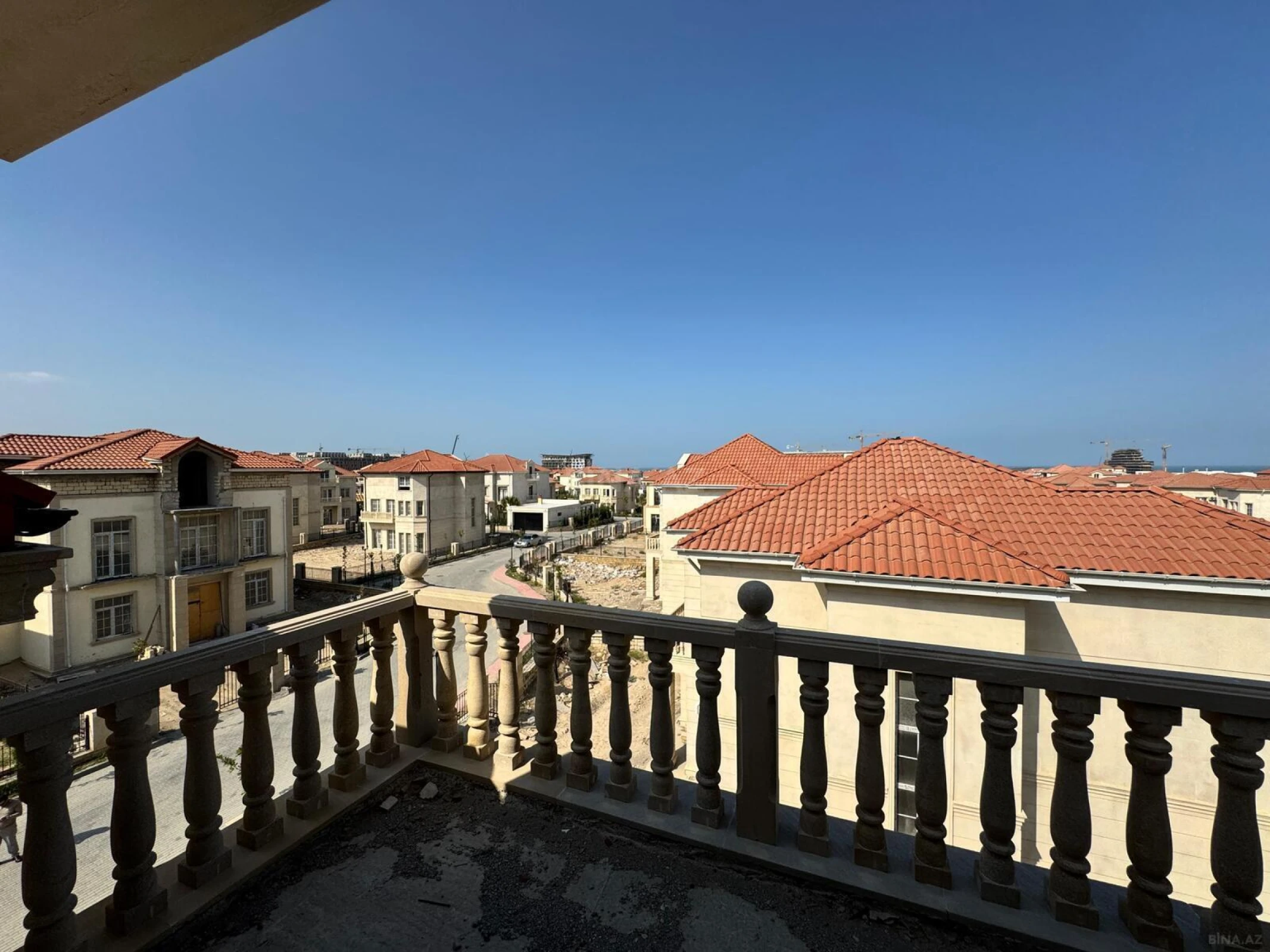 Satılır 10 otaqlı həyət evi 430 m²