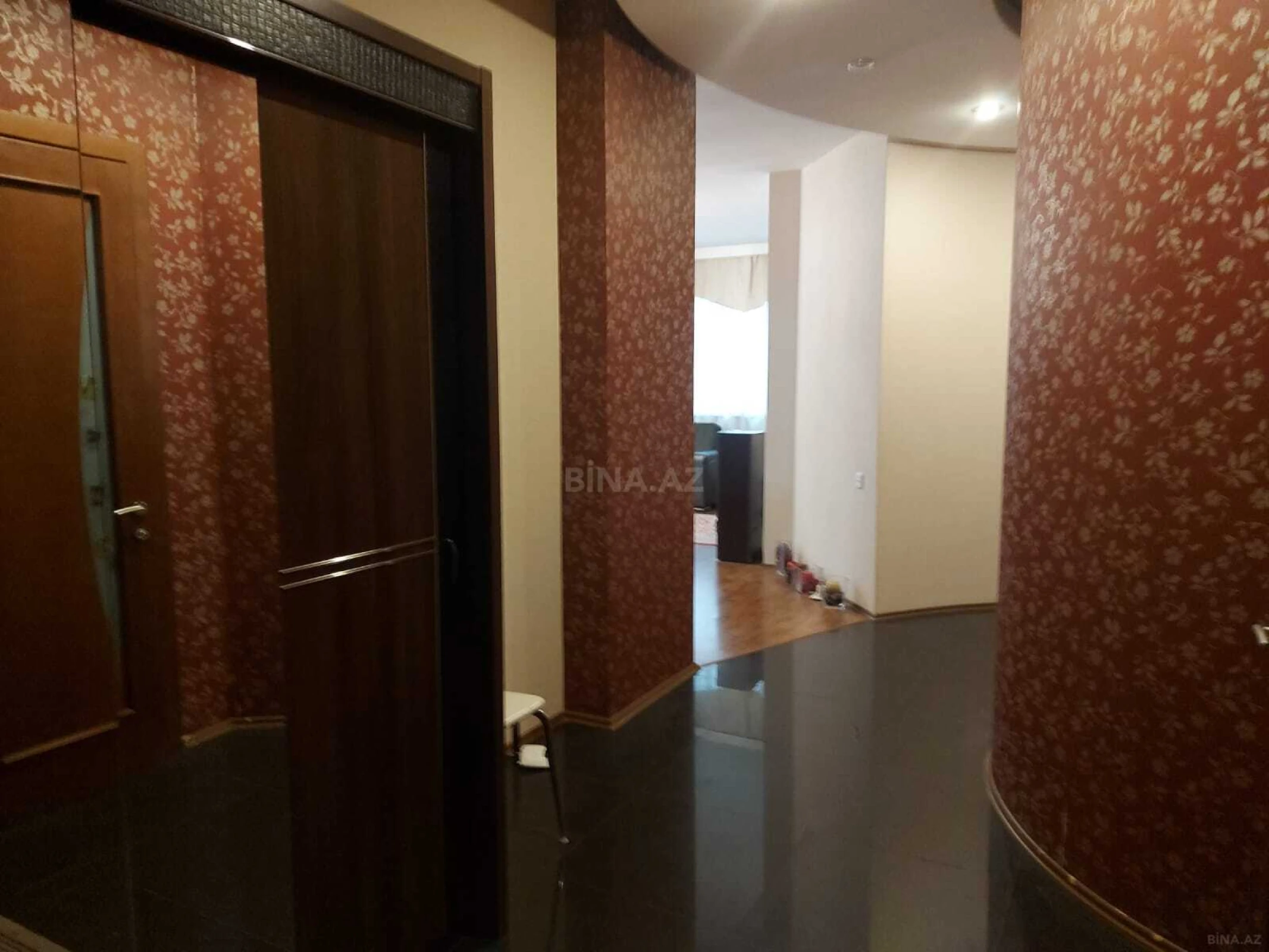 Satılır 3 otaqlı mənzil 136 m²