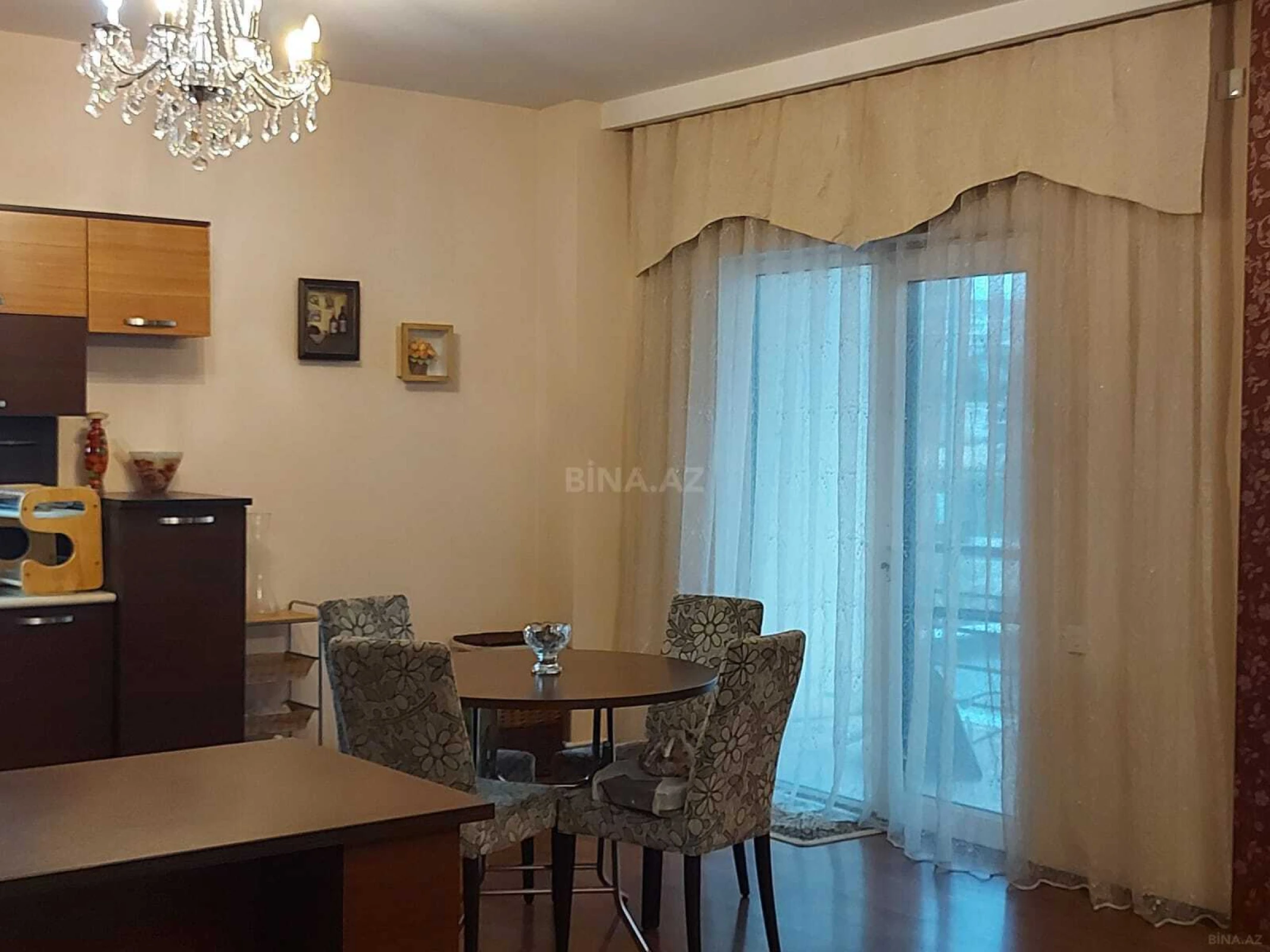 Satılır 3 otaqlı mənzil 136 m²