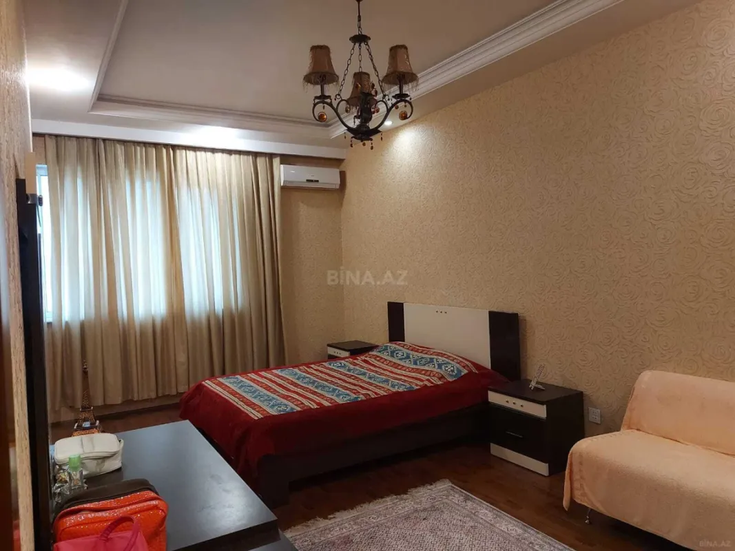 Satılır 3 otaqlı mənzil 136 m²