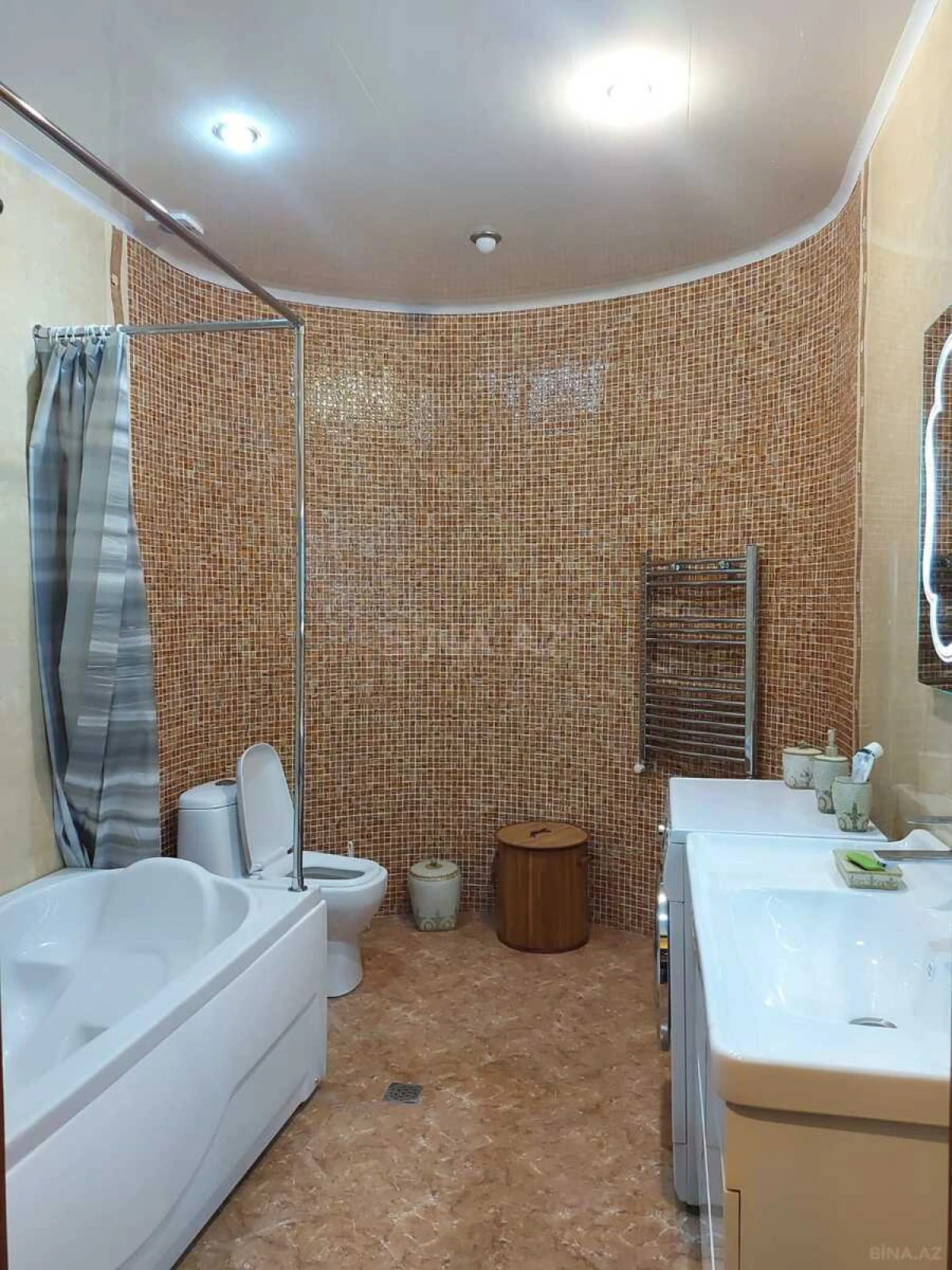 Satılır 3 otaqlı mənzil 136 m²