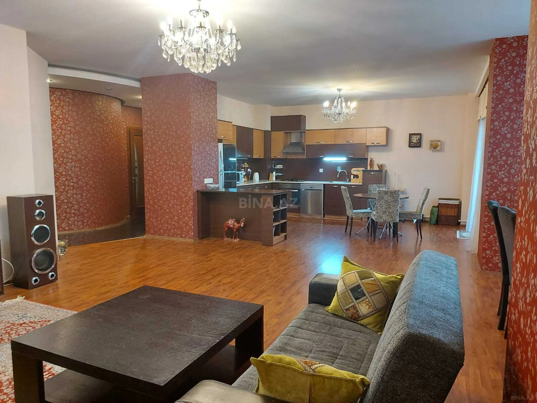 Satılır 3 otaqlı mənzil 136 m²