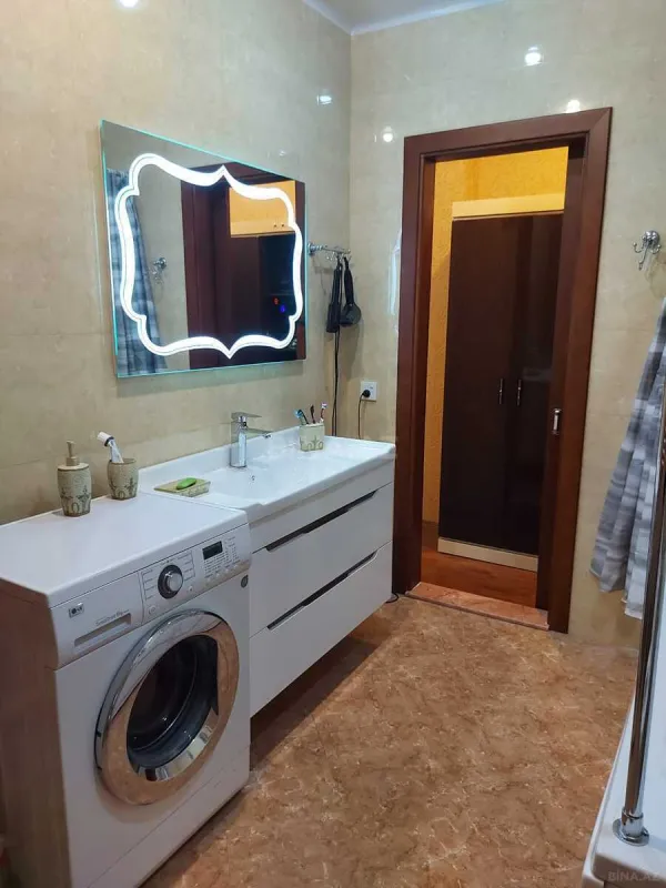 Satılır 3 otaqlı mənzil 136 m²