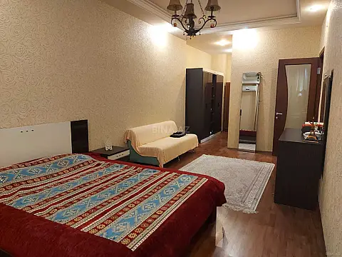 Satılır 3 otaqlı mənzil 136 m²
