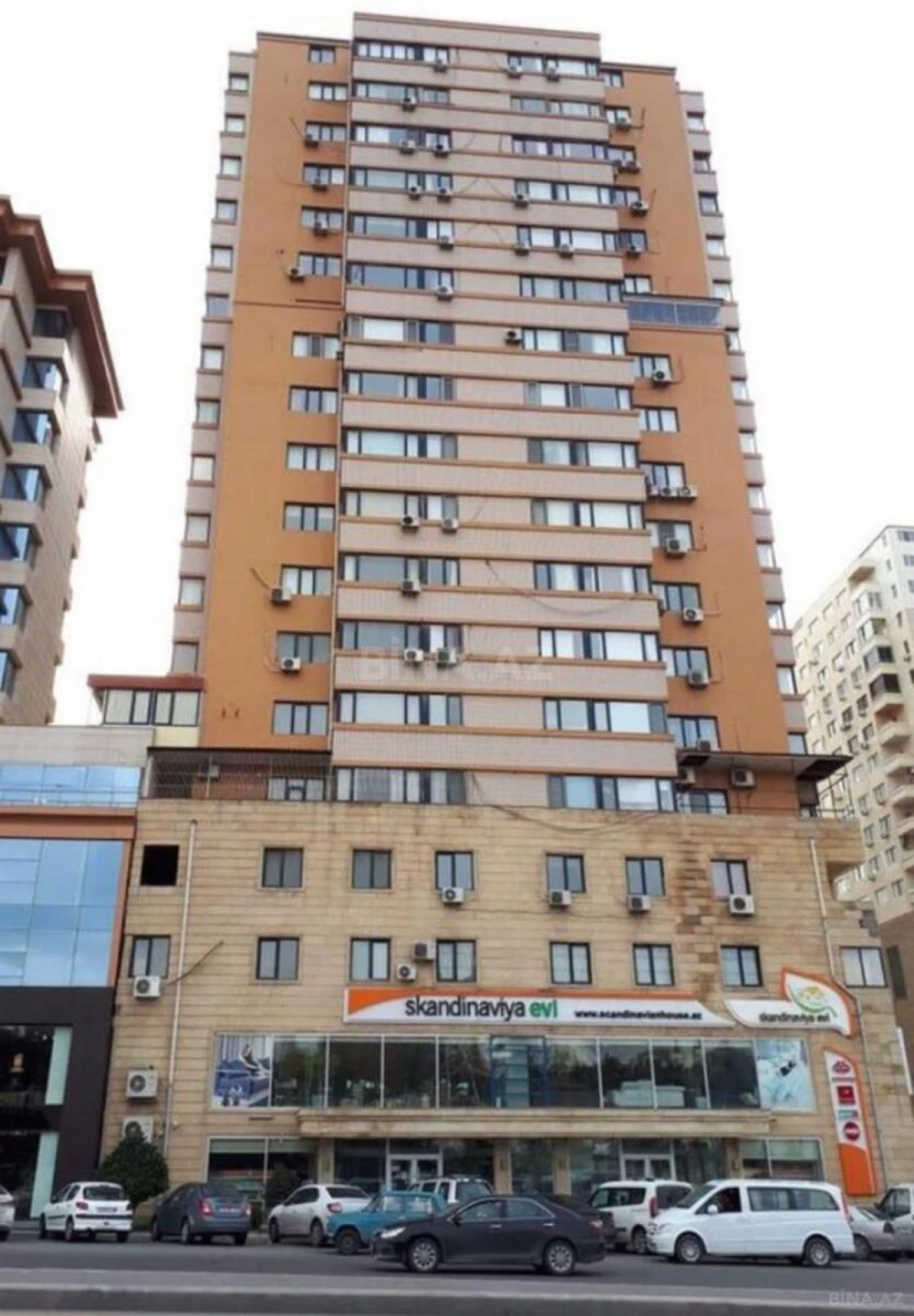 Satılır 3 otaqlı mənzil 136 m²