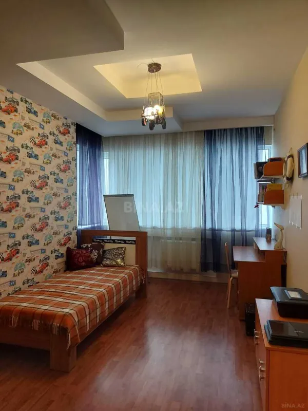 Satılır 3 otaqlı mənzil 136 m²