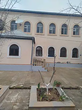 Satılır 5 otaqlı həyət evi 200 m²