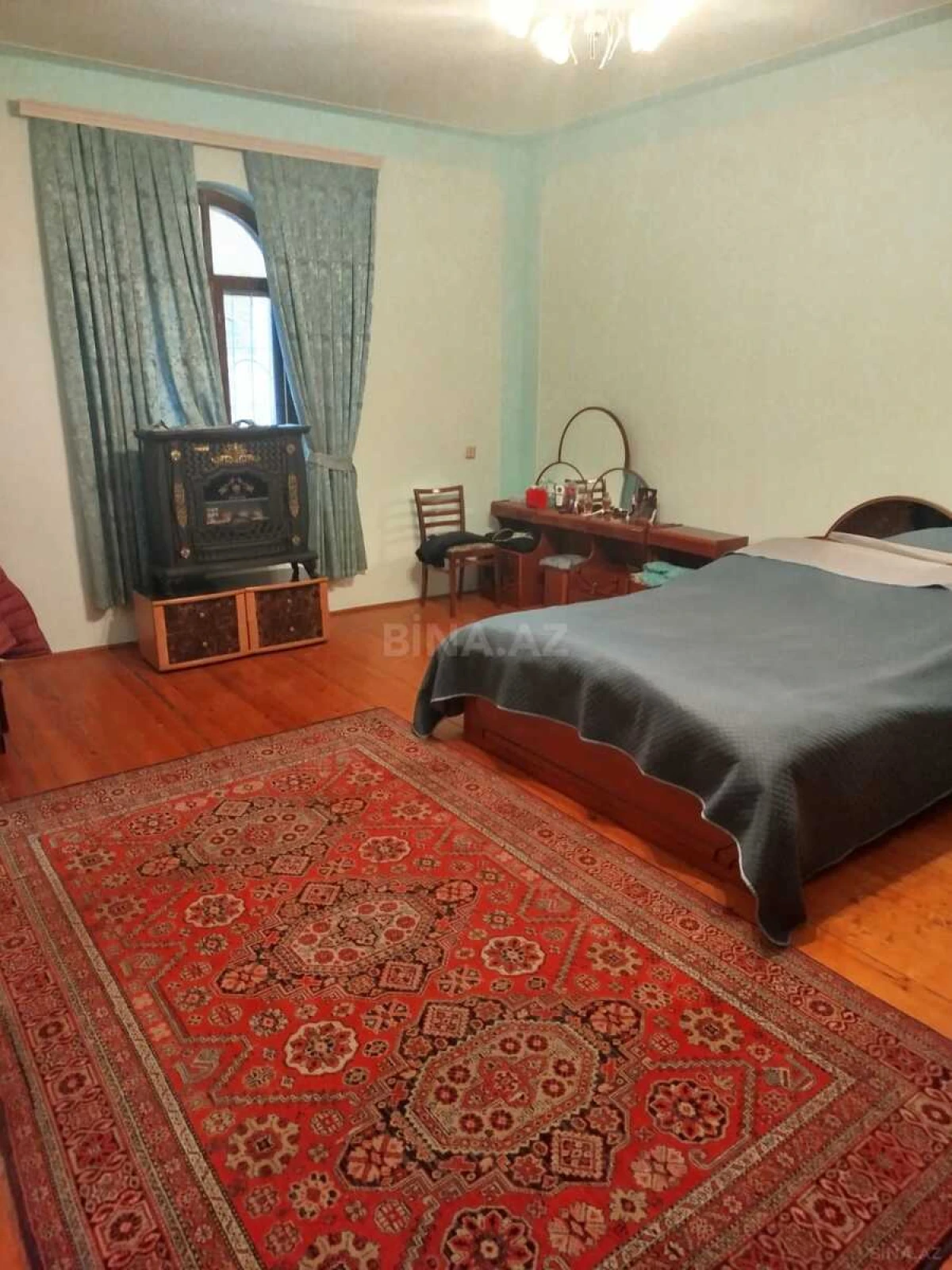 Satılır 5 otaqlı həyət evi 200 m²