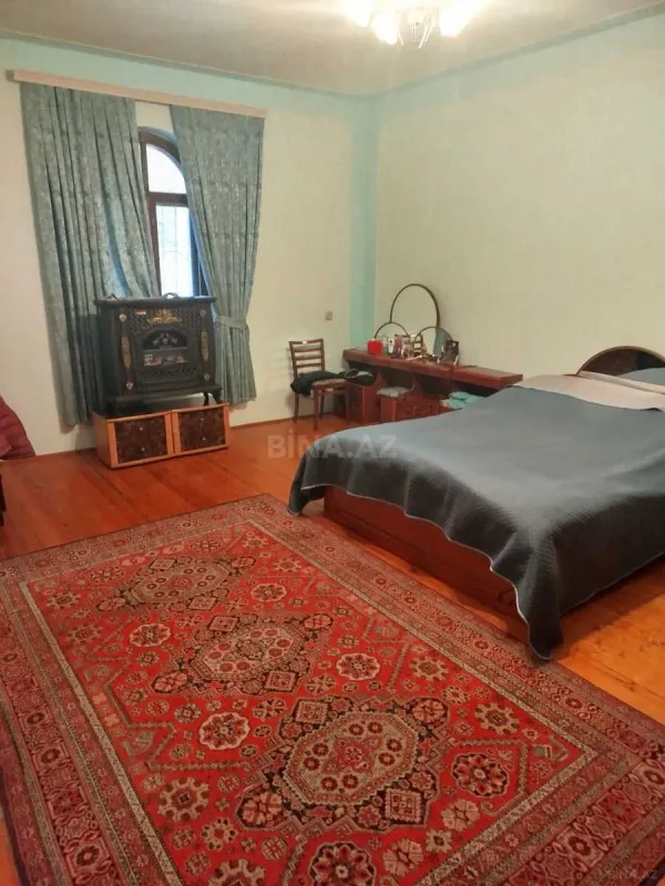 Satılır 5 otaqlı həyət evi 200 m²