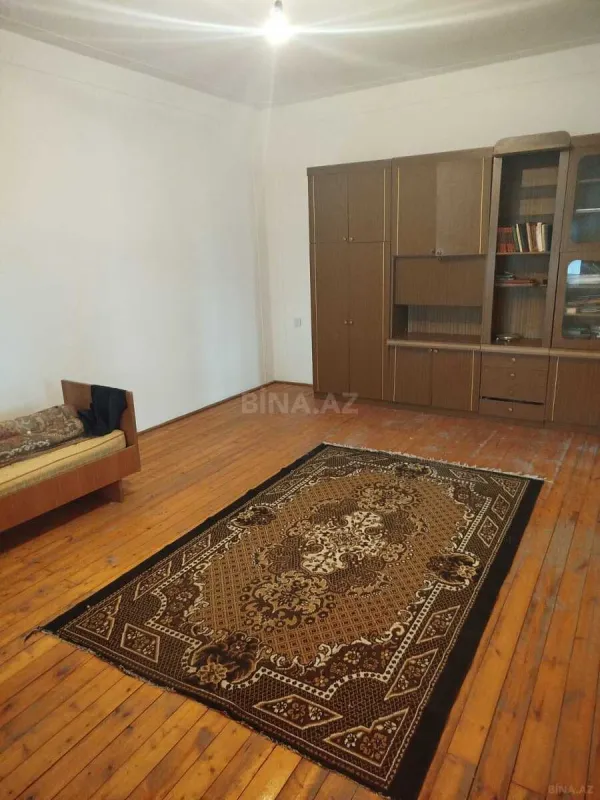 Satılır 5 otaqlı həyət evi 200 m²