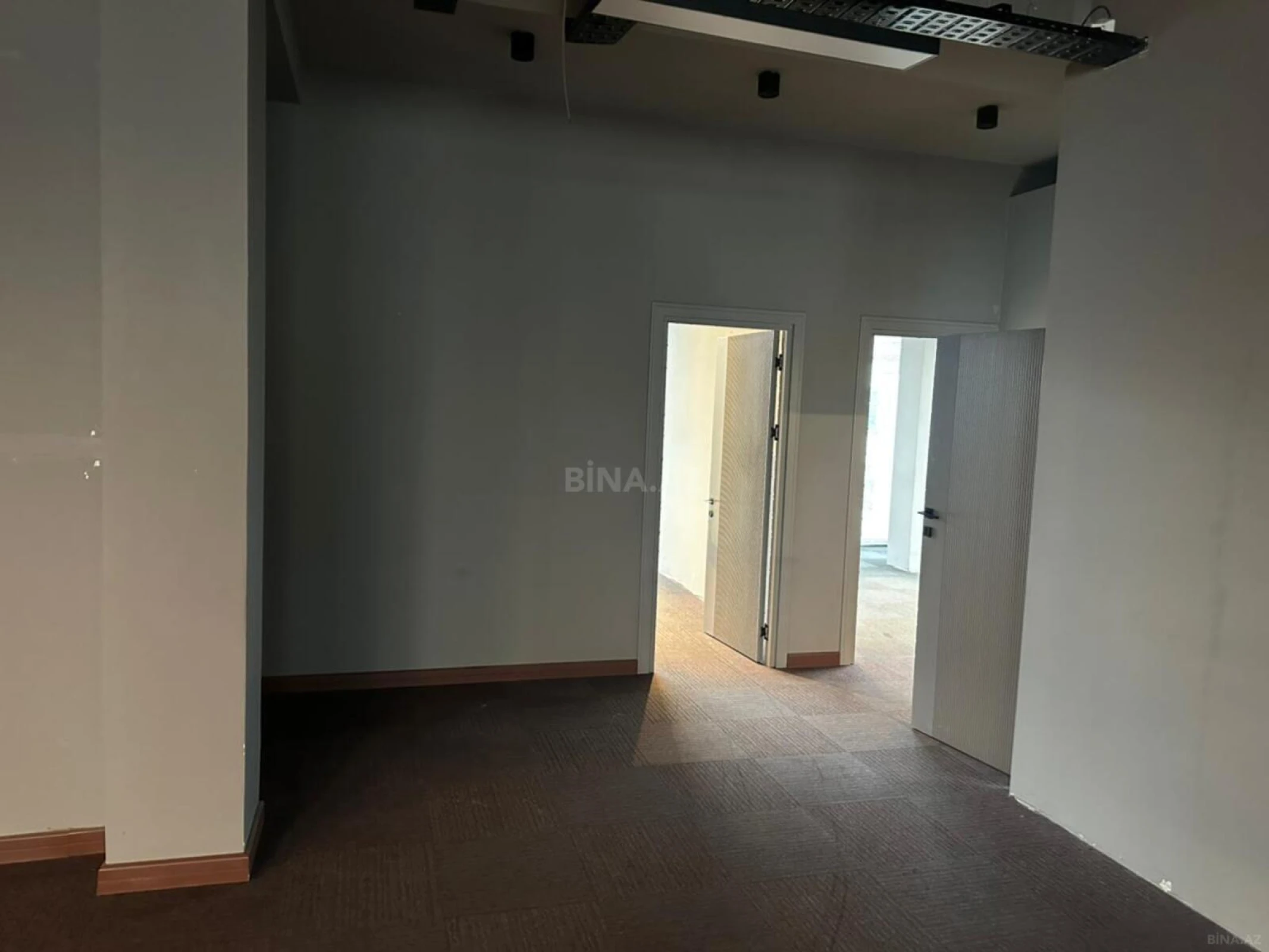 Kirayə verilir 9 otaqlı ofis 600 m²