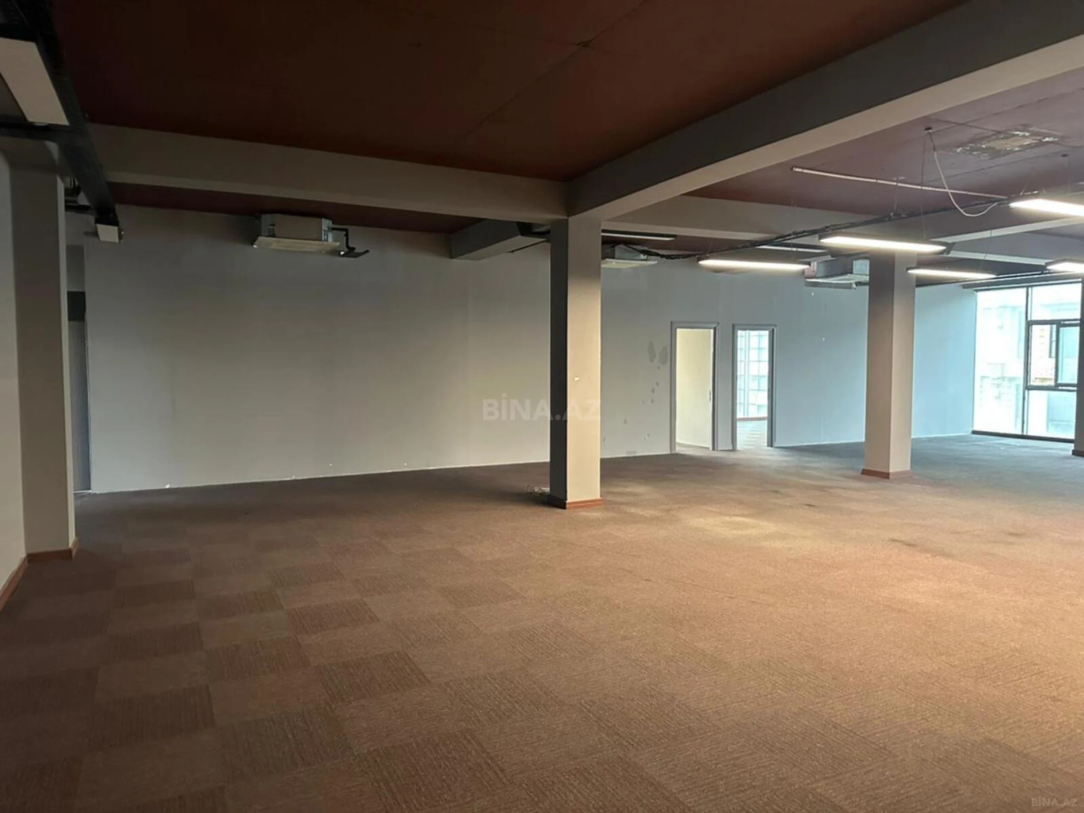 Kirayə verilir 9 otaqlı ofis 600 m²