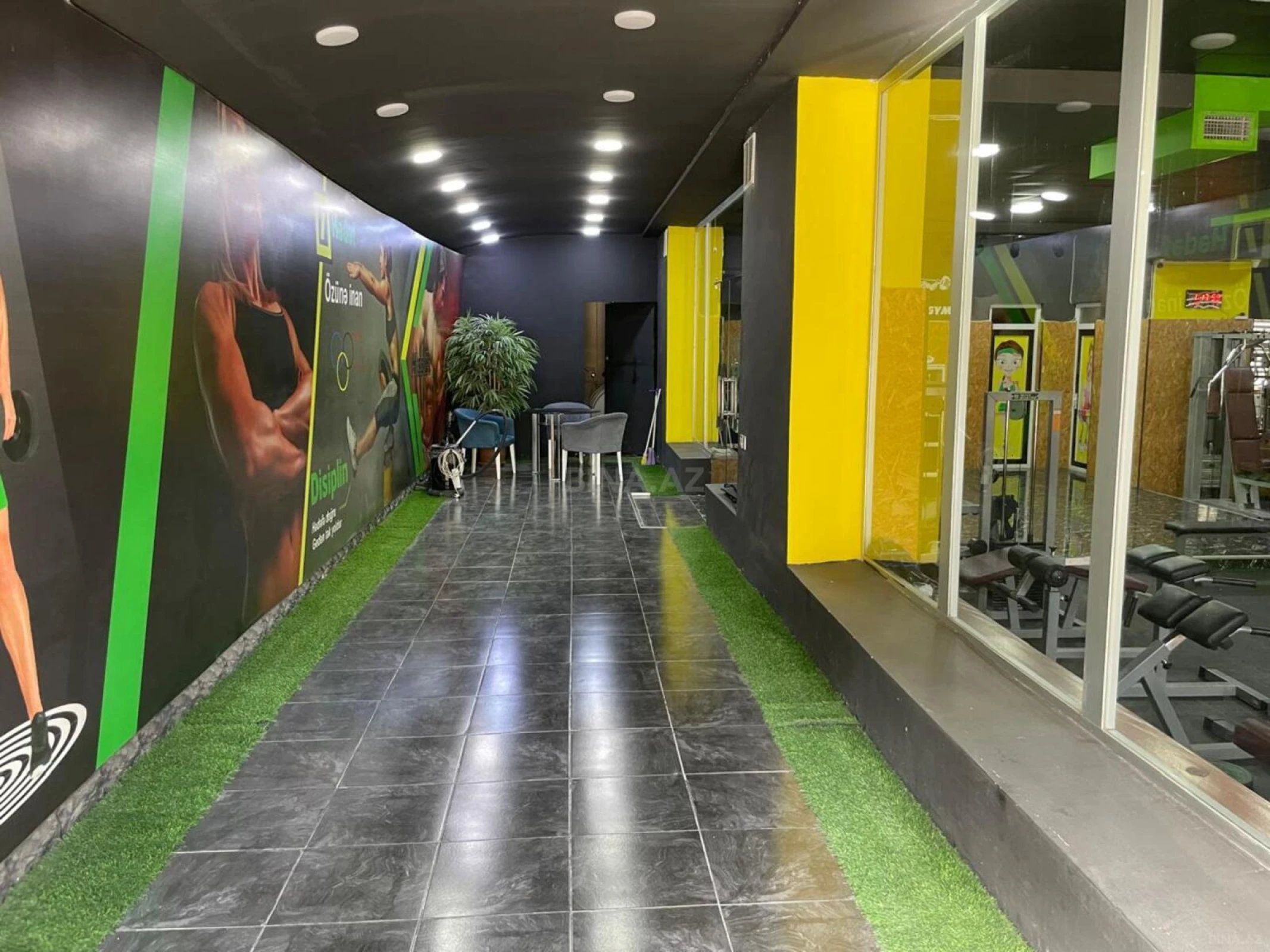 Satılır obyekt 300 m²