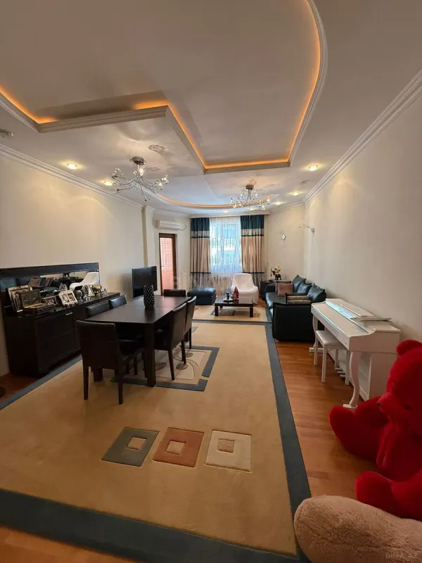 Satılır 3 otaqlı mənzil 150 m²