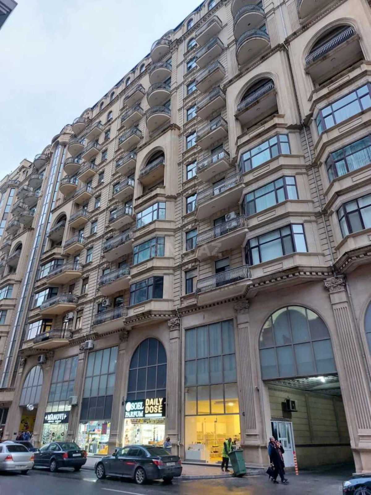 Satılır 15 otaqlı ofis 520 m²