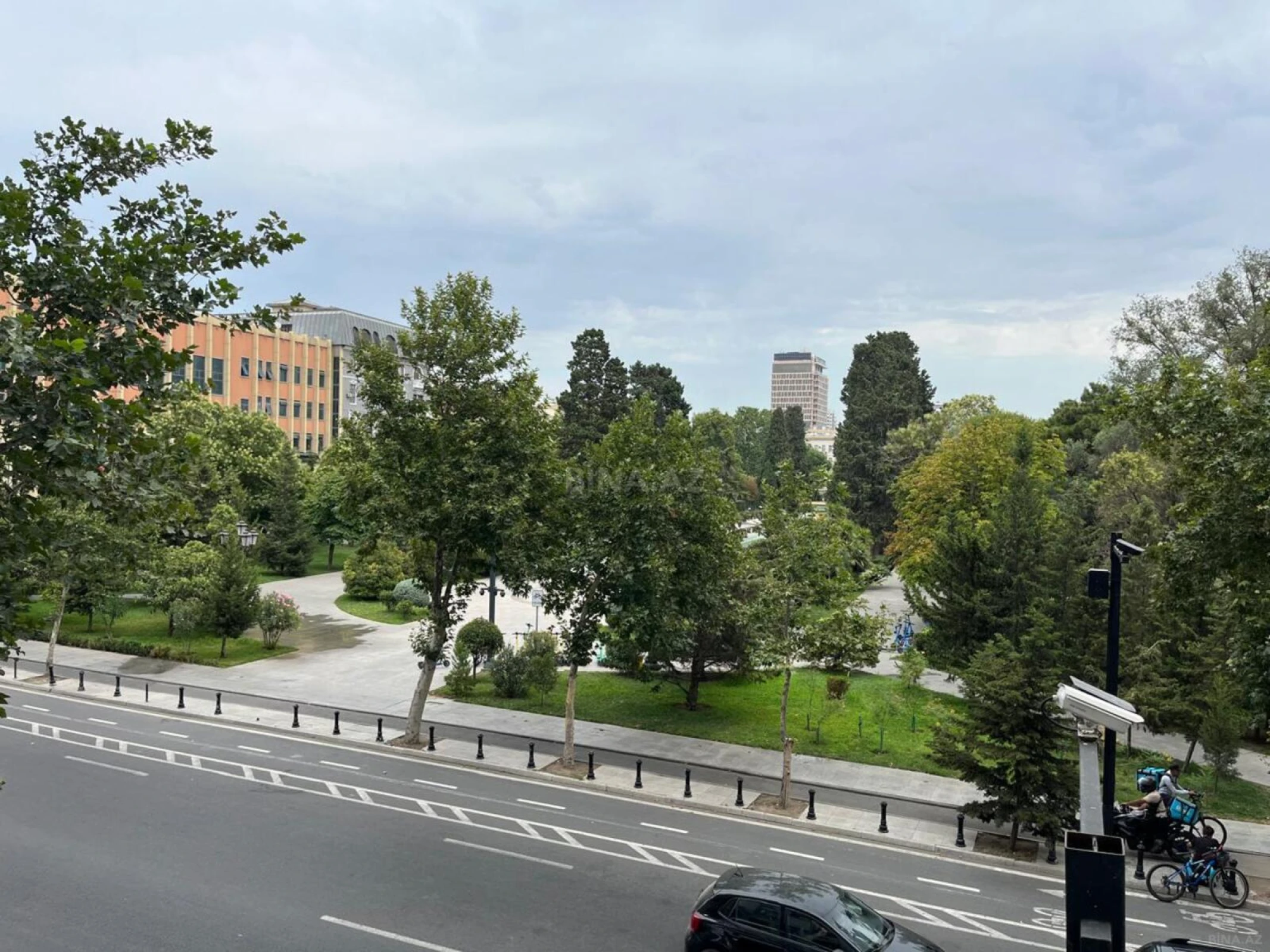 Satılır 15 otaqlı ofis 520 m²