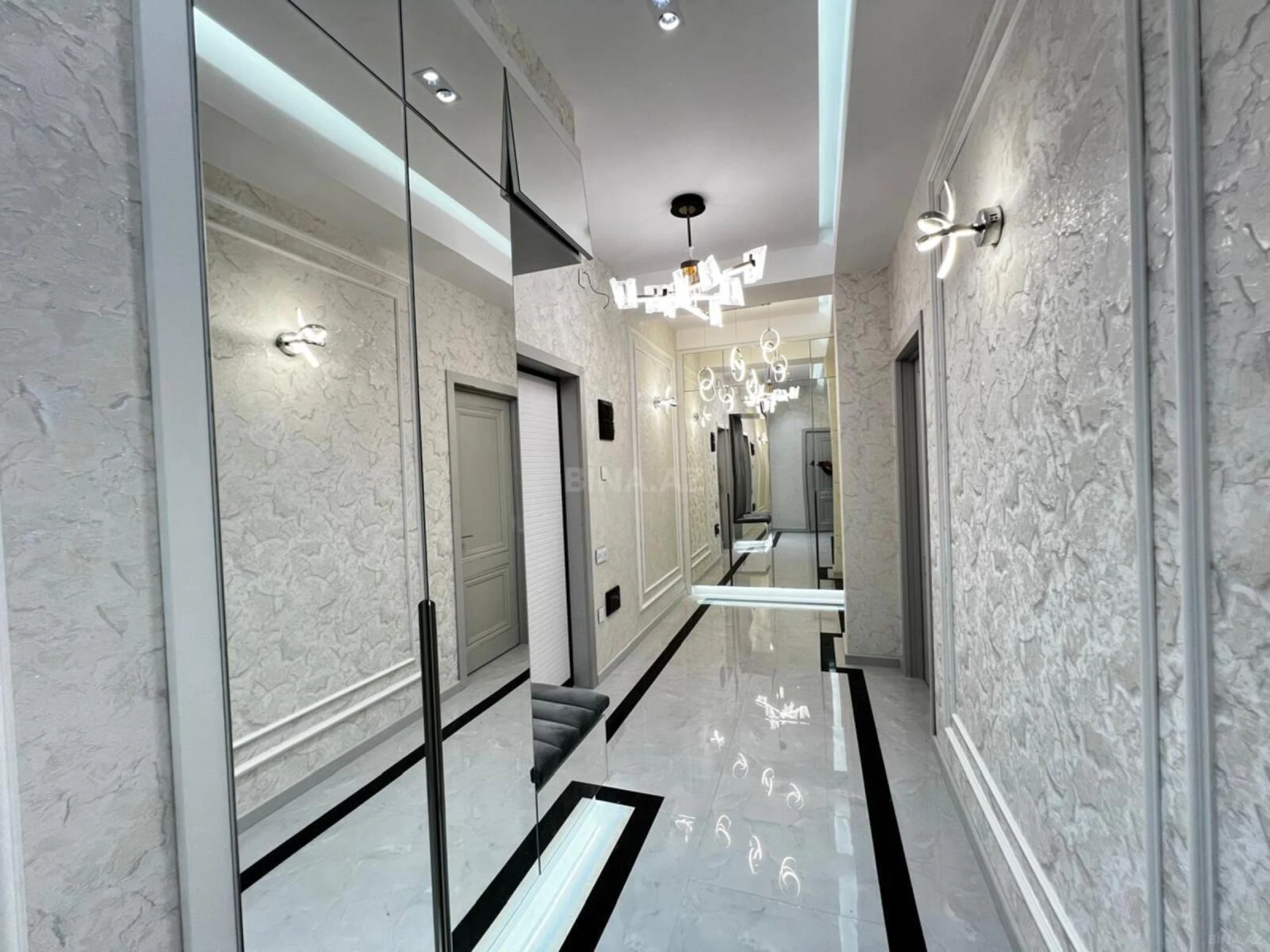Satılır 2 otaqlı mənzil 85 m²