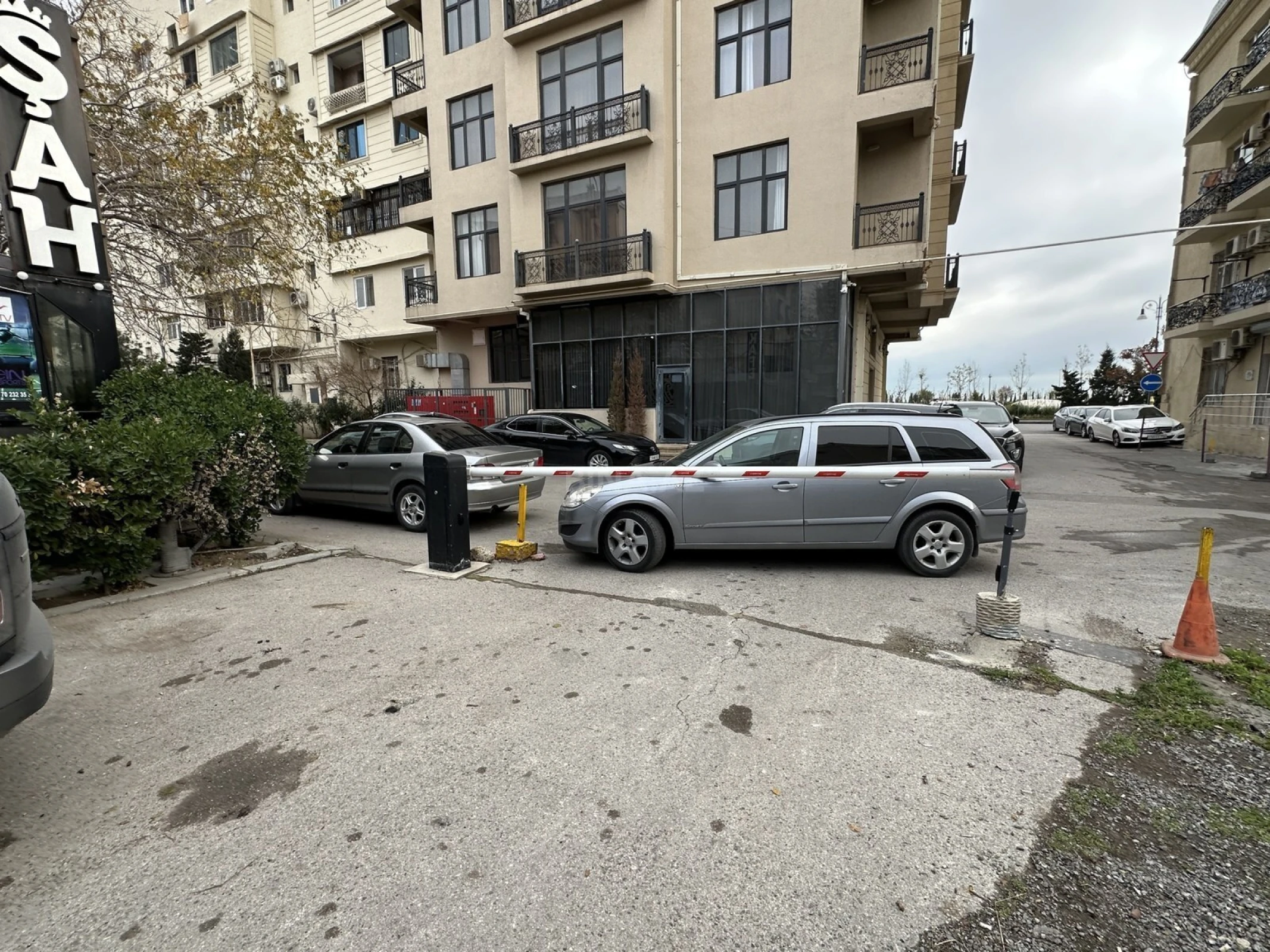 Kirayə verilir 4 otaqlı ofis 120 m²