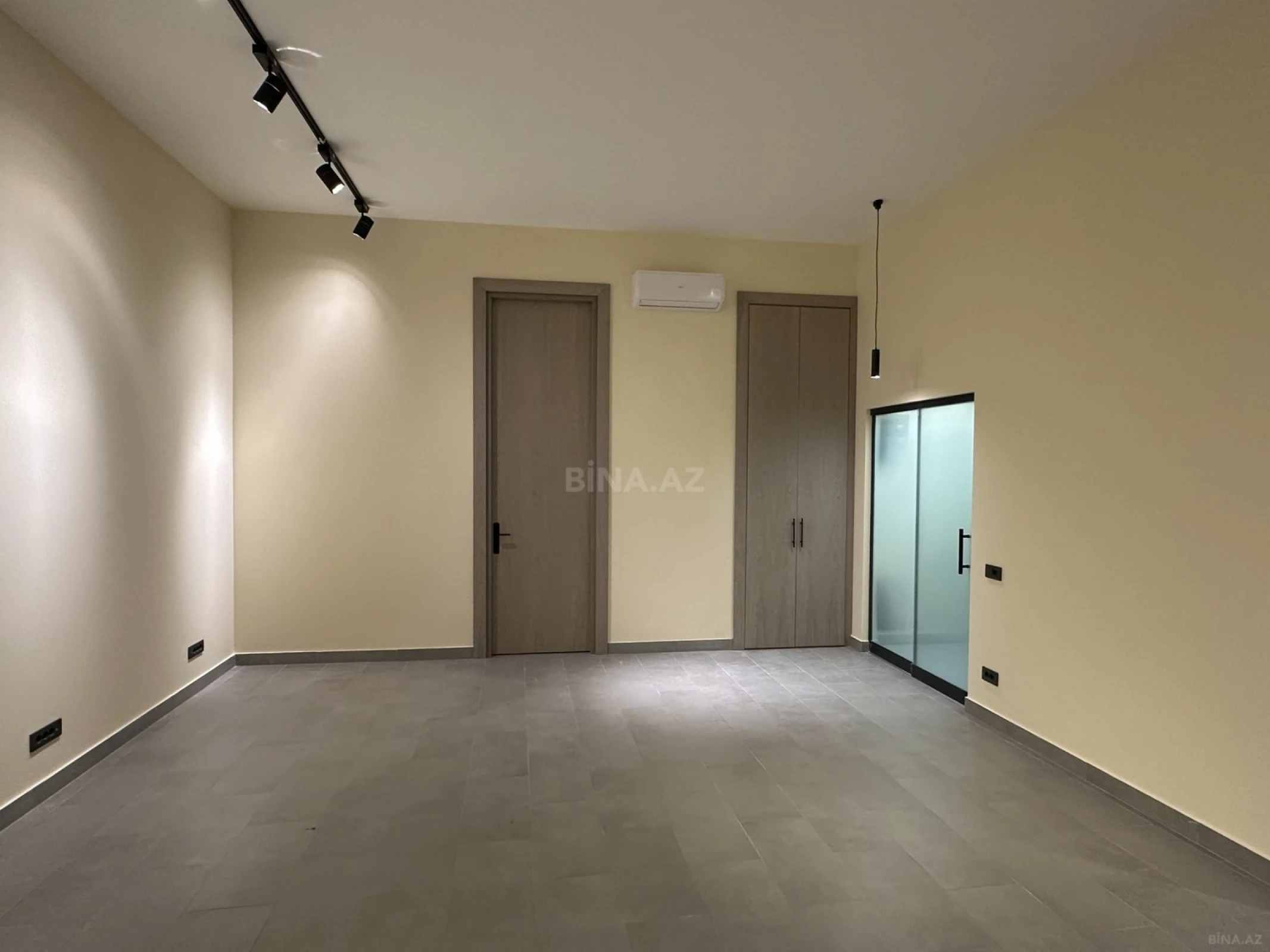 Kirayə verilir 4 otaqlı ofis 120 m²