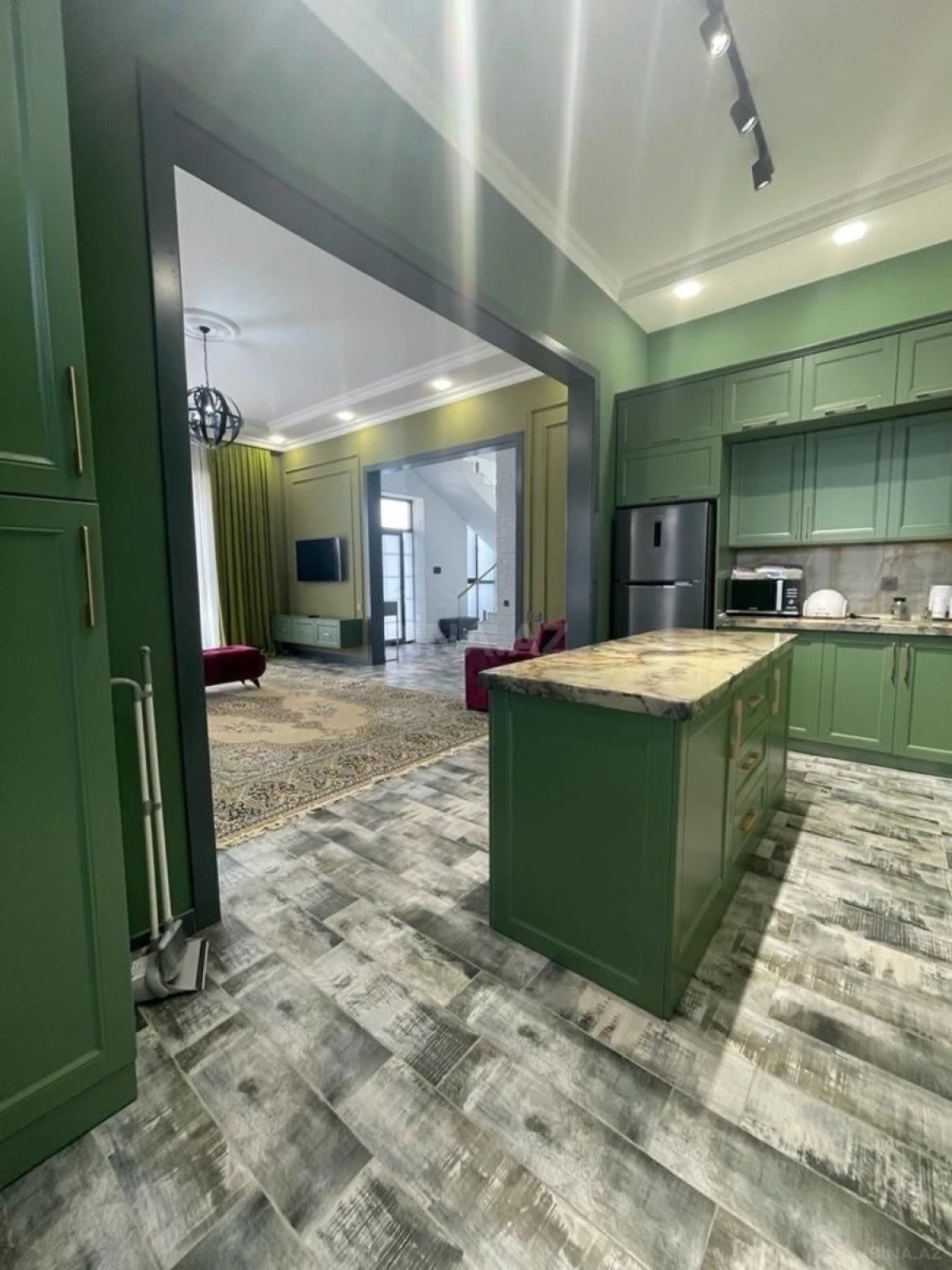 Kirayə verilir 5 otaqlı həyət evi 400 m²