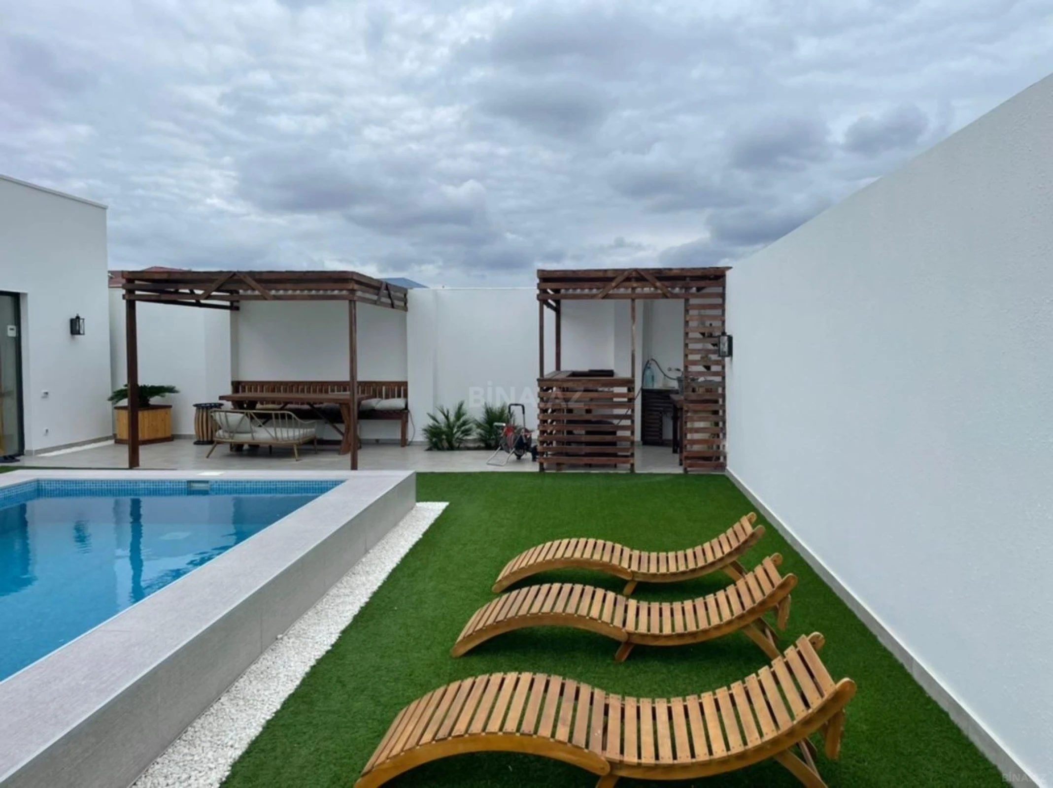 Kirayə verilir 3 otaqlı həyət evi 240 m²