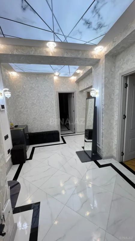 Satılır 3 otaqlı mənzil 134 m²