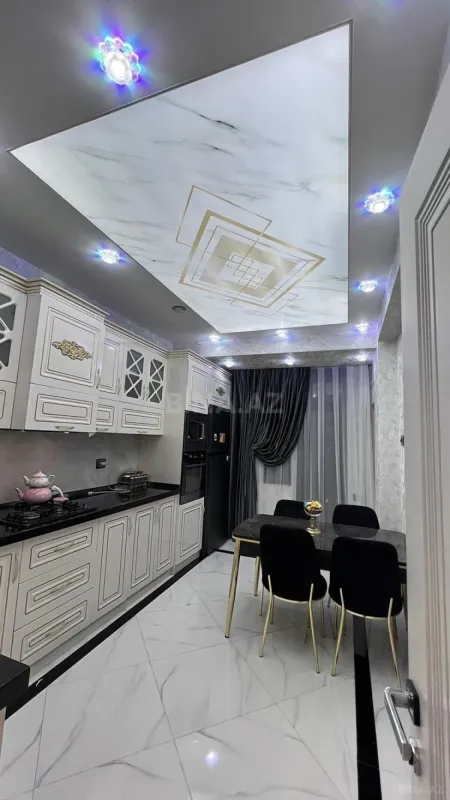 Satılır 3 otaqlı mənzil 134 m²