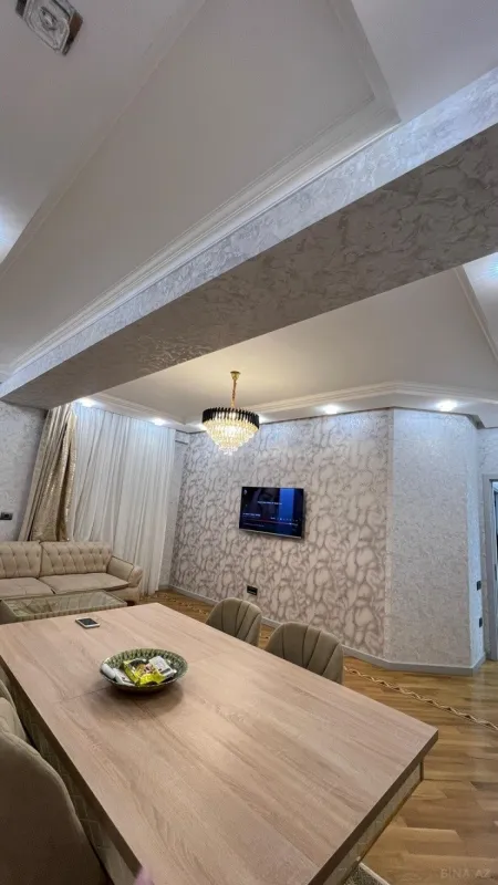 Satılır 3 otaqlı mənzil 134 m²