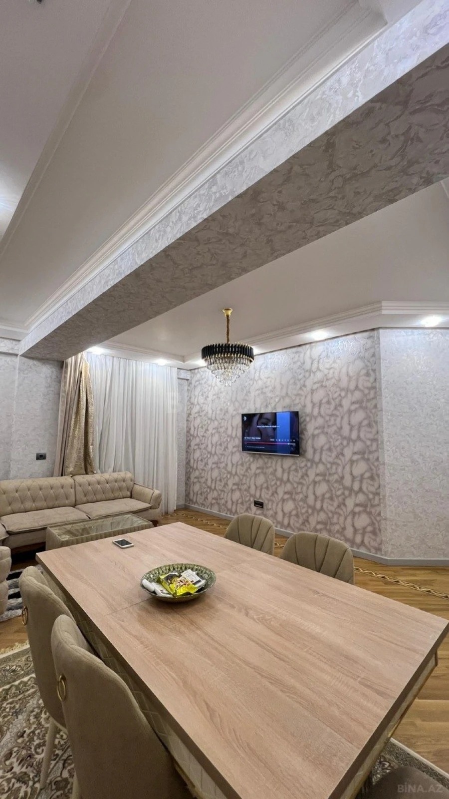 Satılır 3 otaqlı mənzil 134 m²